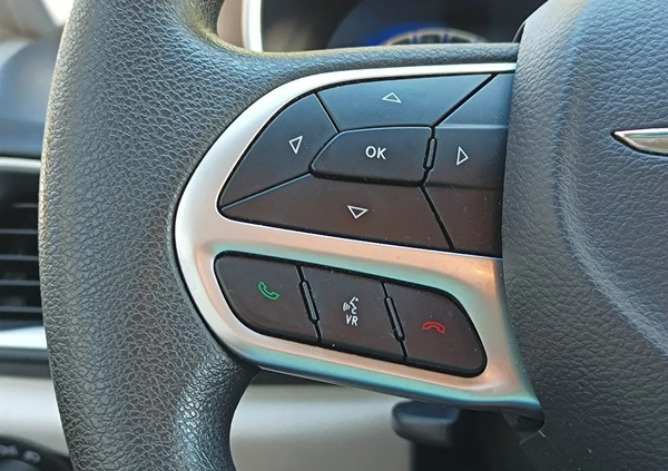 Chrysler Pacifica cena 99900 przebieg: 66800, rok produkcji 2018 z Piaseczno małe 172